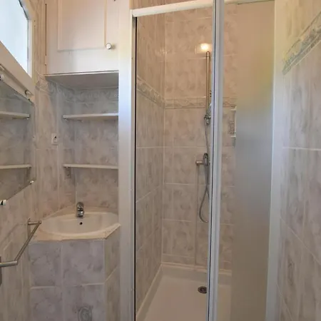 2 Bedroom Cozy In Apartment